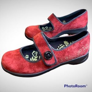 Aetrex Mary Jane shoes. Red suede Size 7.5